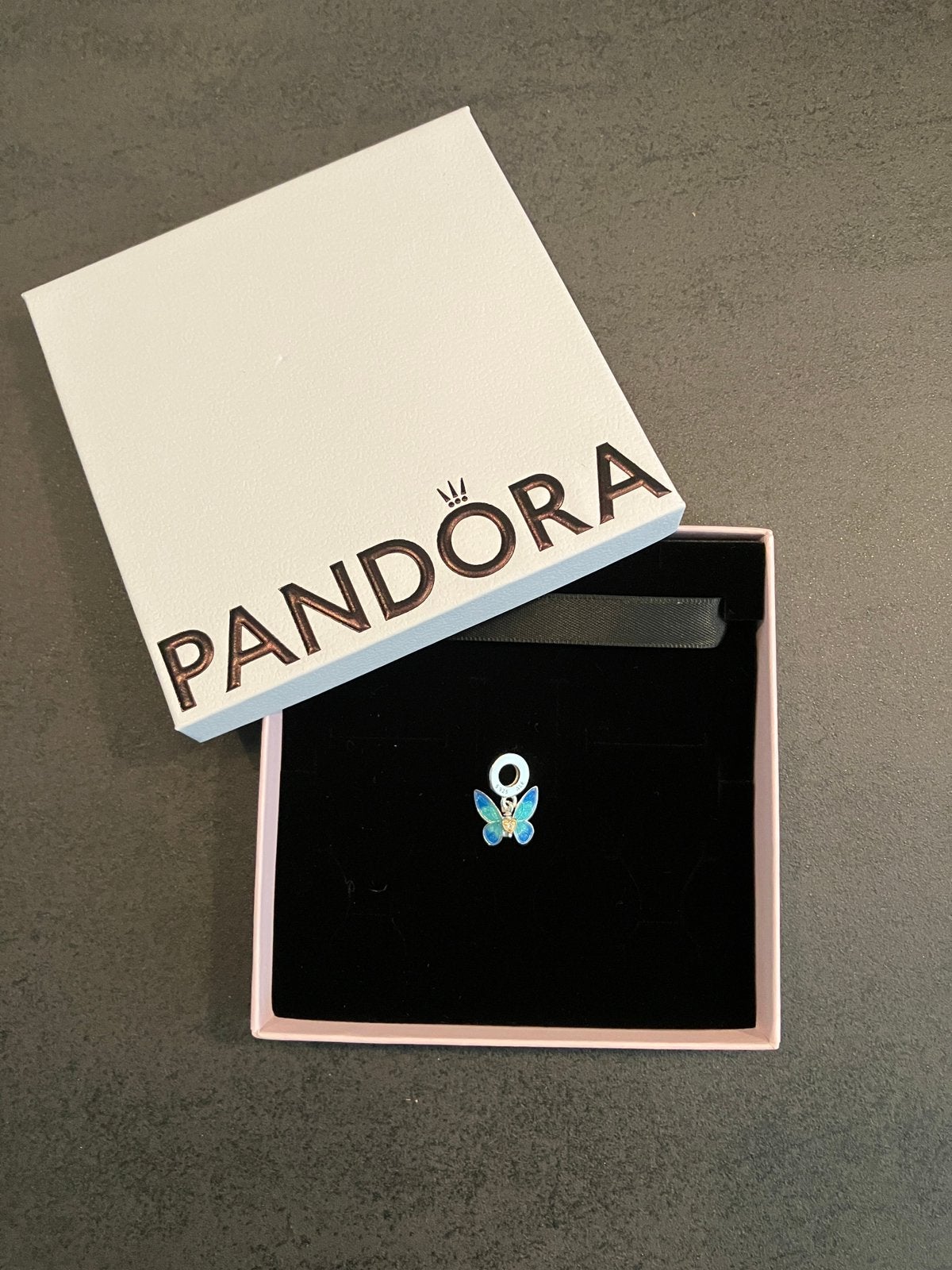 NIEUW Pandora Club bedel 2024 hangende vlinder, Pandora, Nieuw, Ophalen of Verzenden, 1 bedel