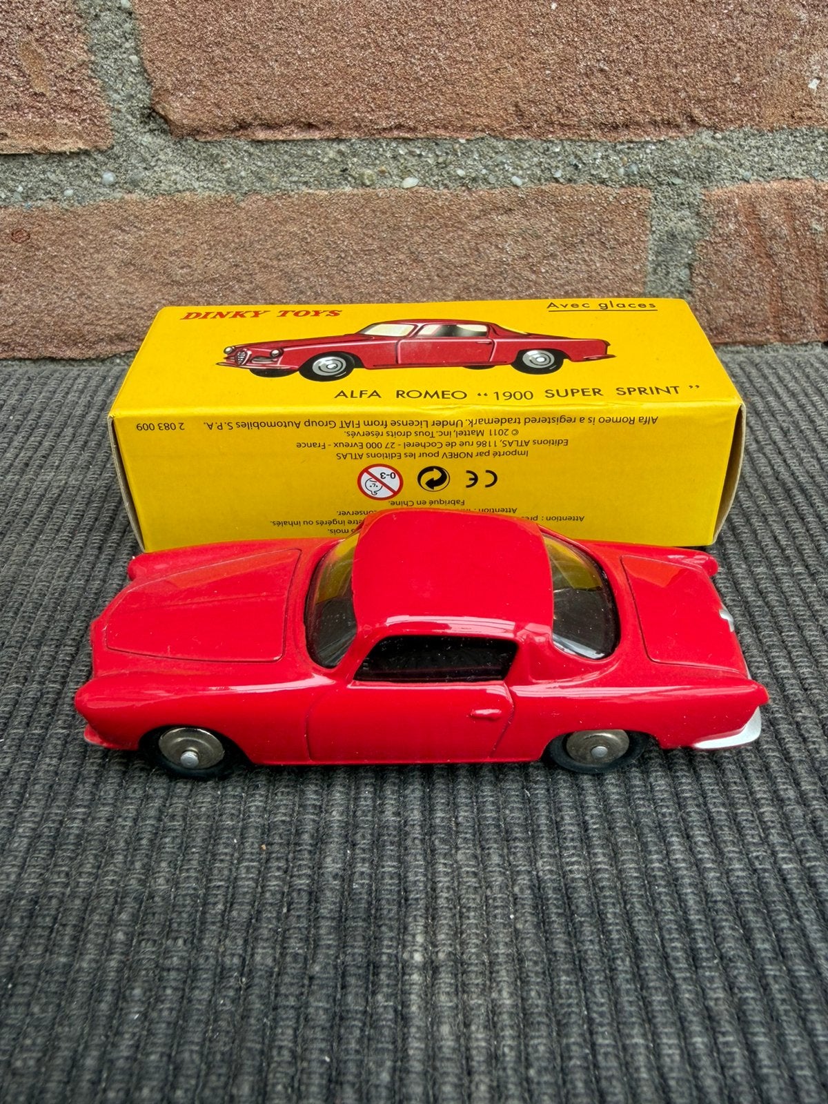 1:43 Dinky toys (Atlas) 24j Alfa Romeo 1900 coupé …. 10,-, Hobby en Vrije tijd, Modelauto's | 1:43, Ophalen of Verzenden, Zo goed als nieuw