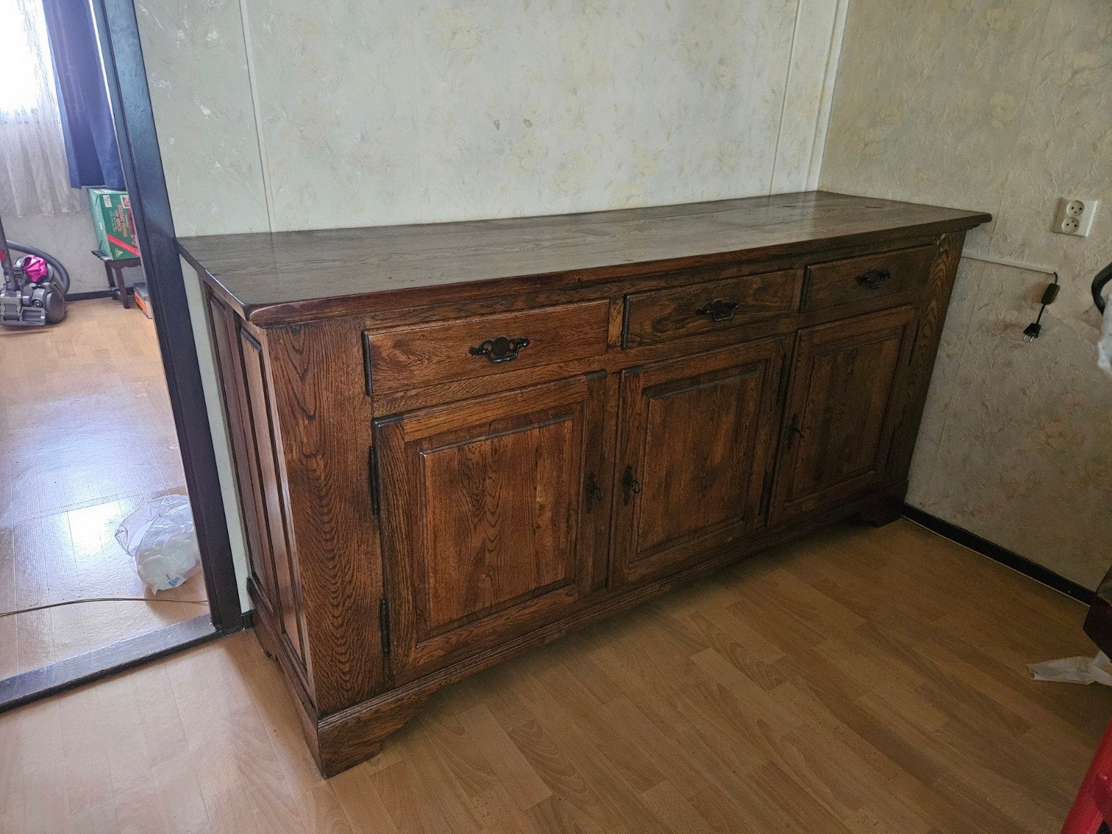Donker eiken dressoir met 3 lades en 3 deuren, Huis en Inrichting, Gebruikt, Met lade(s), 150 tot 200 cm, Eikenhout