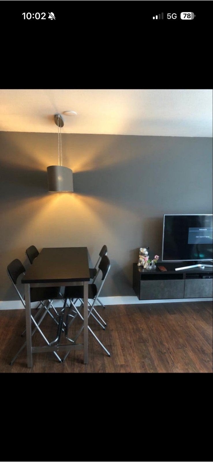 Eettafel met 4 stoelen - Ideaal voor kleine ruimtes, Huis en Inrichting, Ophalen, Modern en functioneel, Gebruikt, 100 tot 150 cm