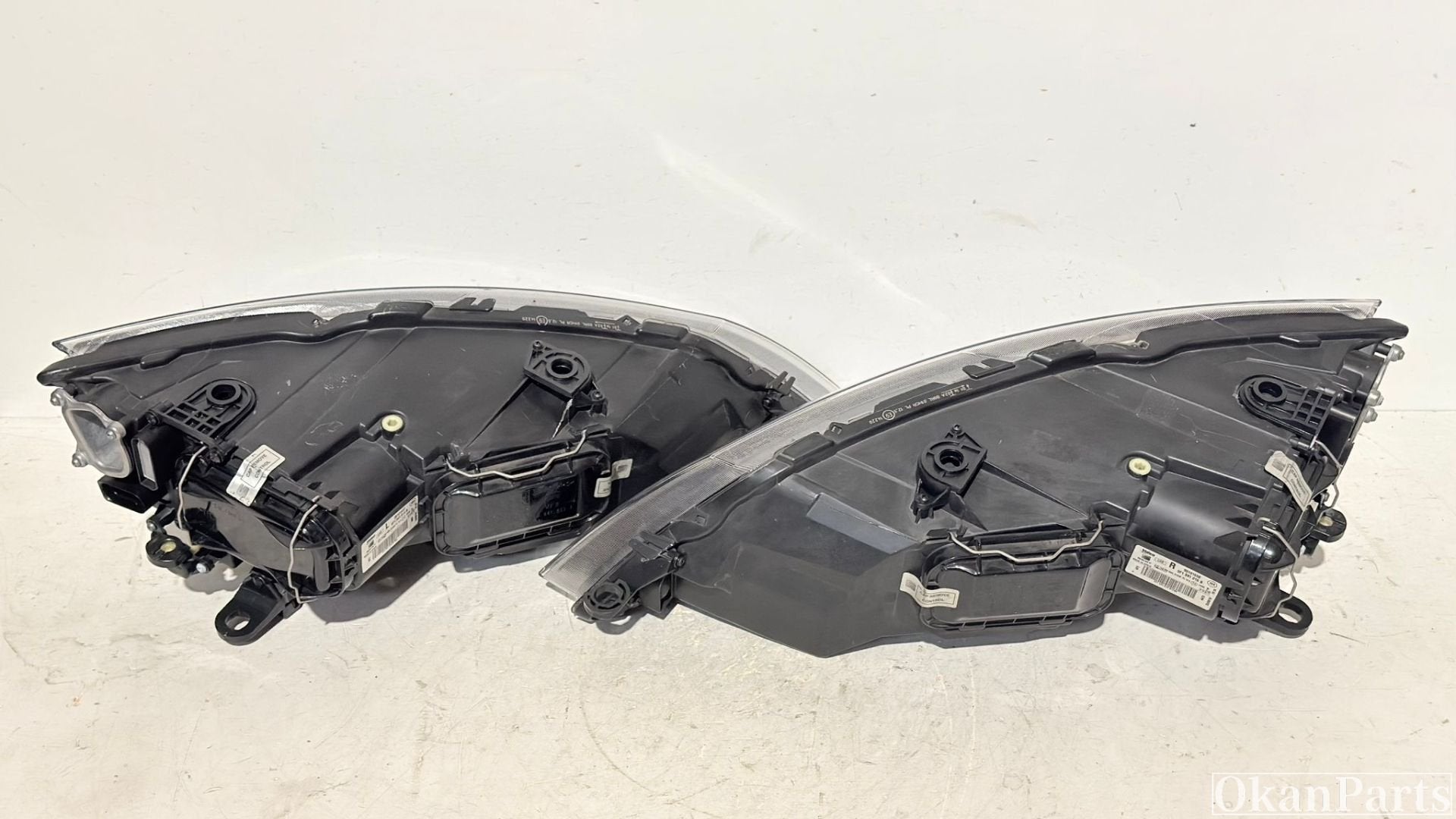 Seat Leon H7 LED Koplamp rechts links 5F1941015B 5F1941016B, Info@fabrikant.eu, Fabrikantstraat 1
1000 AA  Amsterdam, NL, Ophalen of Verzenden