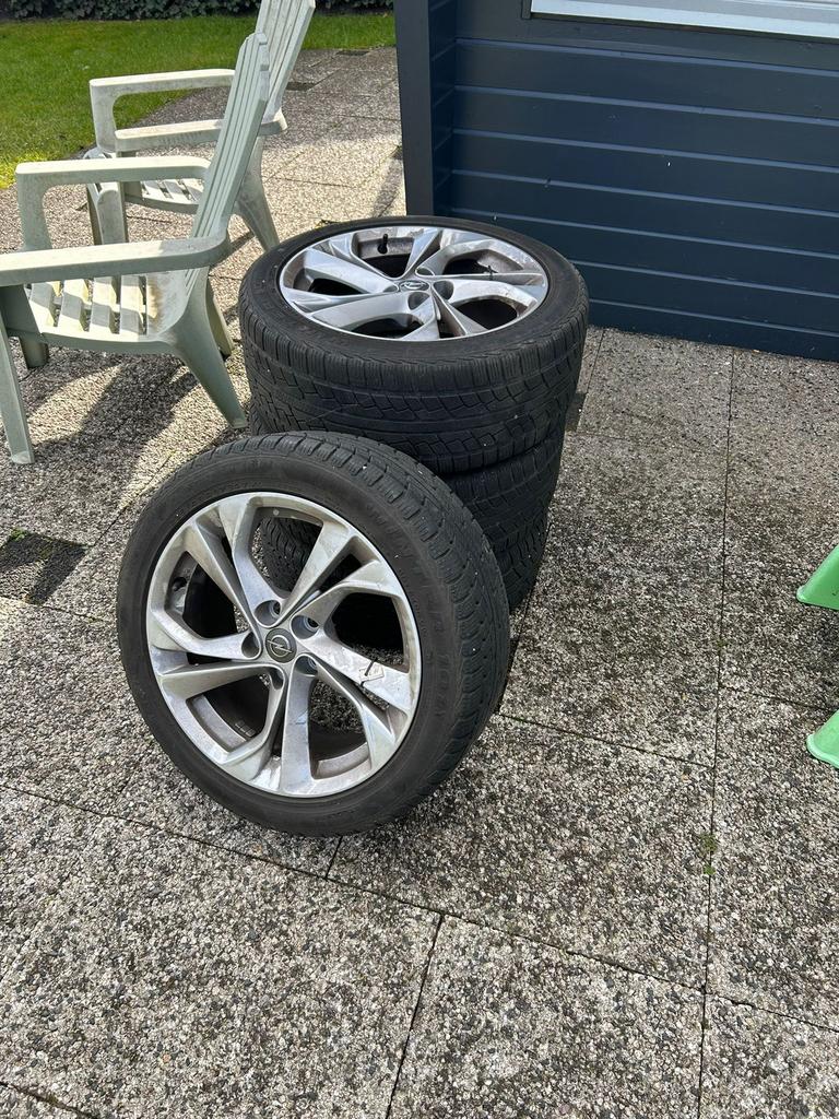 4 winterbanden Opel Astra 2016, Ophalen, Gebruikt, Banden en Velgen, 17 inch