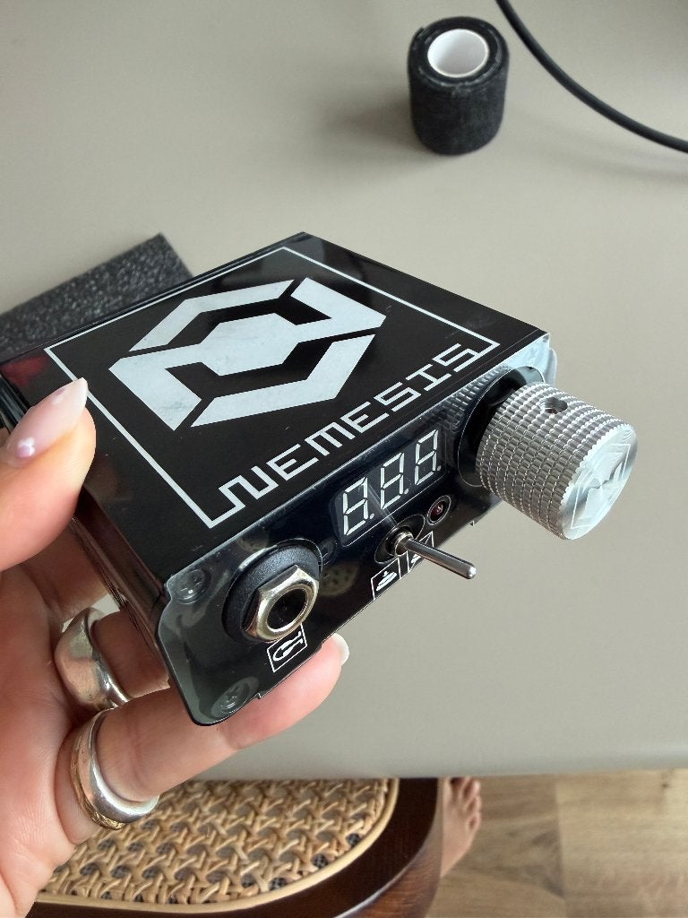 Kwadron Nemesis Professional Tattoo Power Supply NEVER Used, Ophalen of Verzenden, Nieuw