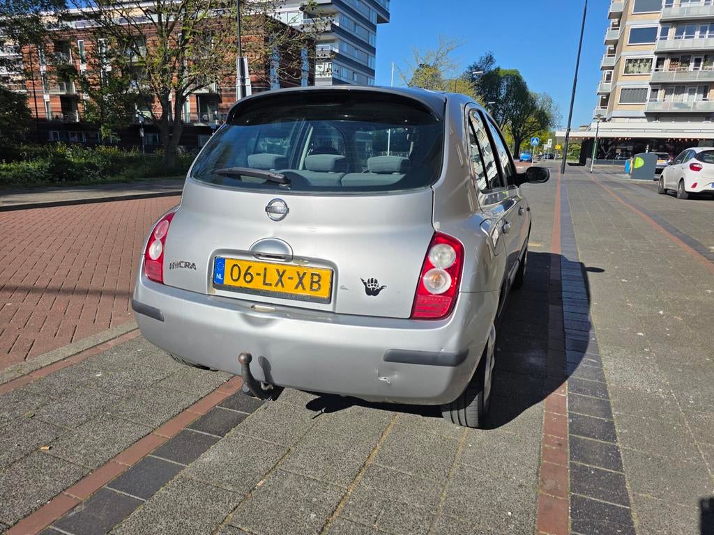 Nissan Micra 1.2 trekhaak 2003 Grijs, 2 sleutels, bluetooth, Auto's, Voorwielaandrijving, 40 €/maand, Zwart, 4 cilinders