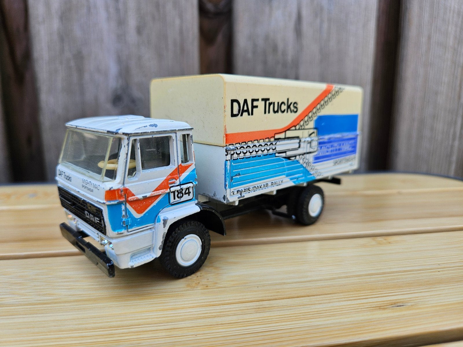 Zeldzame Lion Car DAF 2100/2300 Mighty Mac Parijs Dakar 184, Hobby en Vrije tijd, Modelauto's | 1:50, Ophalen of Verzenden, Gebruikt