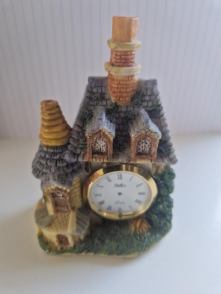 Teaberry village Magistrates House clock, Ophalen of Verzenden