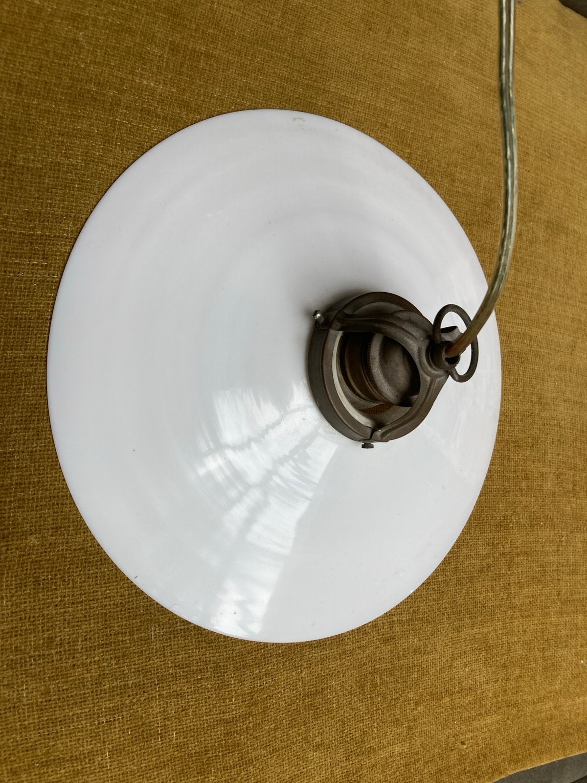 Opaline hanglamp jaren '20 met messing fitting en porselein, Ophalen