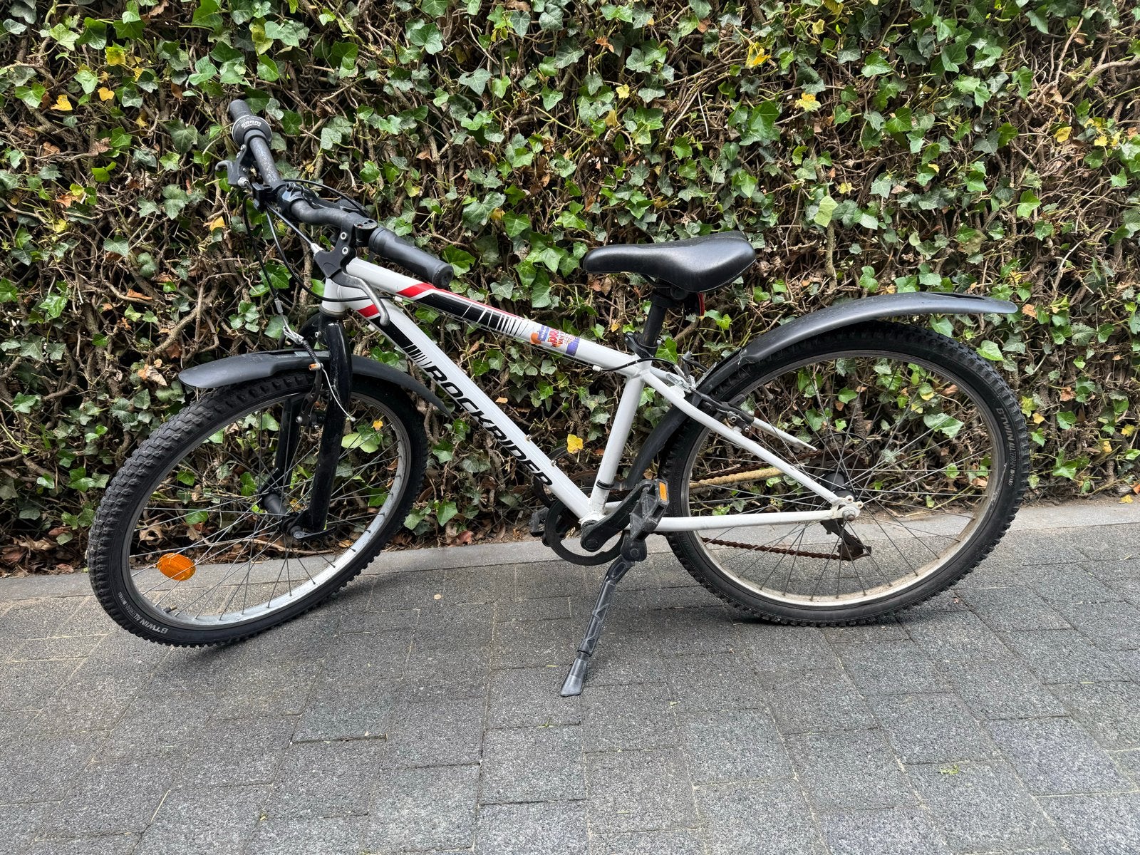 Opknap Kinderfiets 24 inch - Wit/Rood, Fietsen en Brommers, Fietsen | Heren | Herenfietsen, Gebruikt, Velgrem, Versnellingen, Minder dan 49 cm