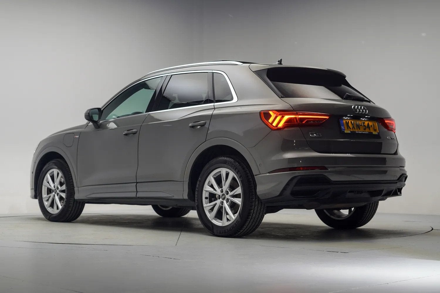 Audi Q3 45 TFSI e S Line [ Panorama Sonos Leder 360°-camera, Auto's, Dealer onderhouden, Gebruikt, Leder, SUV of Terreinwagen