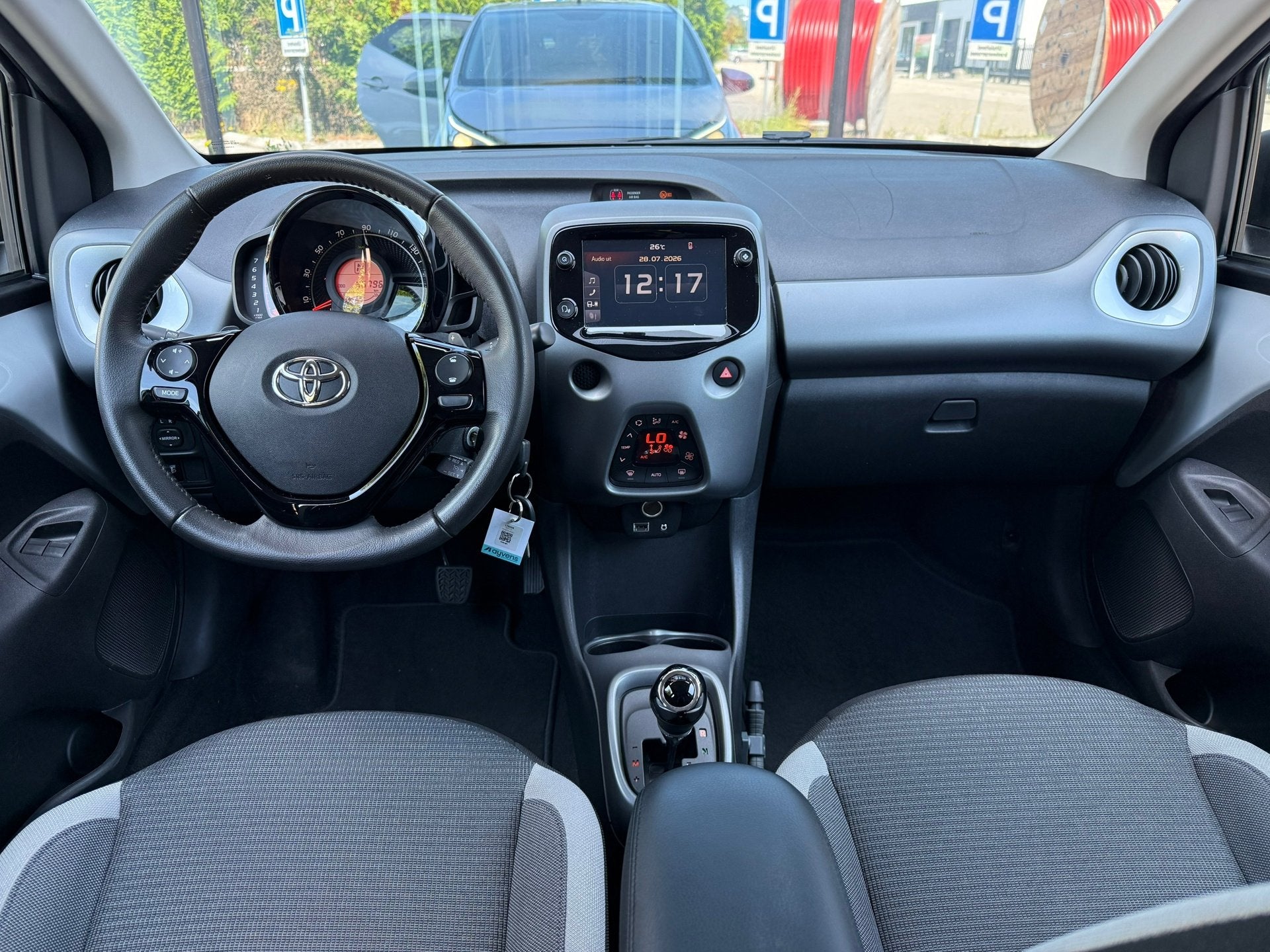 Toyota Aygo 1.0 VVT-i x-joy - Automaat - Climate - Trekhaak, Stof, Gebruikt, 4 stoelen, Automatische klimaatregeling