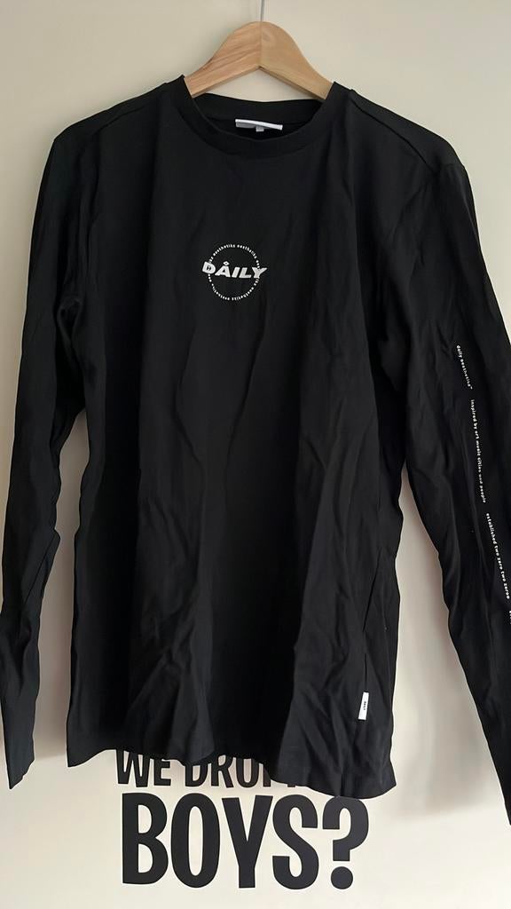 Zwarte longsleeve Daily Aesthetikz maat M in nieuwstaat, Ophalen of Verzenden, Zo goed als nieuw, Maat 48/50 (M), Zwart