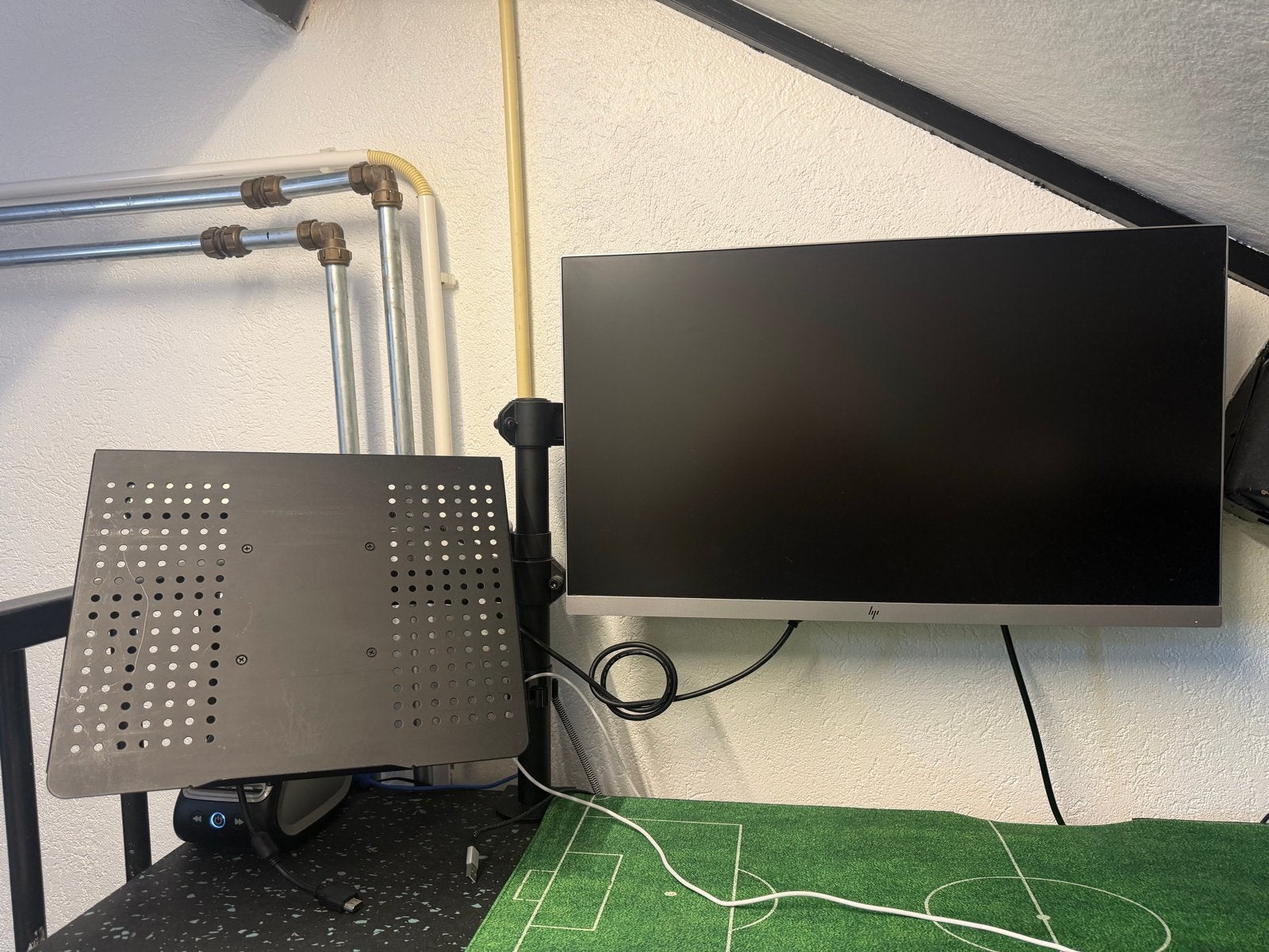 HP monitor + BONTEC monitorarm + laptop plateau - complete s, Ophalen of Verzenden, Zo goed als nieuw, In hoogte verstelbaar