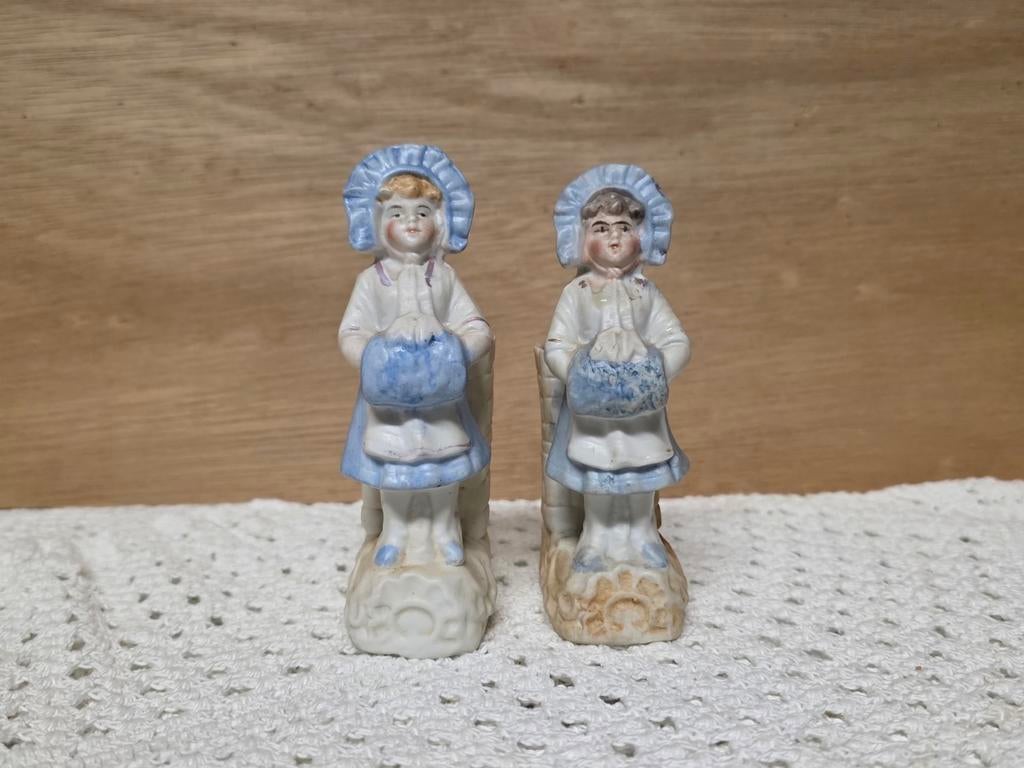 Antieke bisquit porseleinen beeldjes, stel meisjes, Ophalen of Verzenden