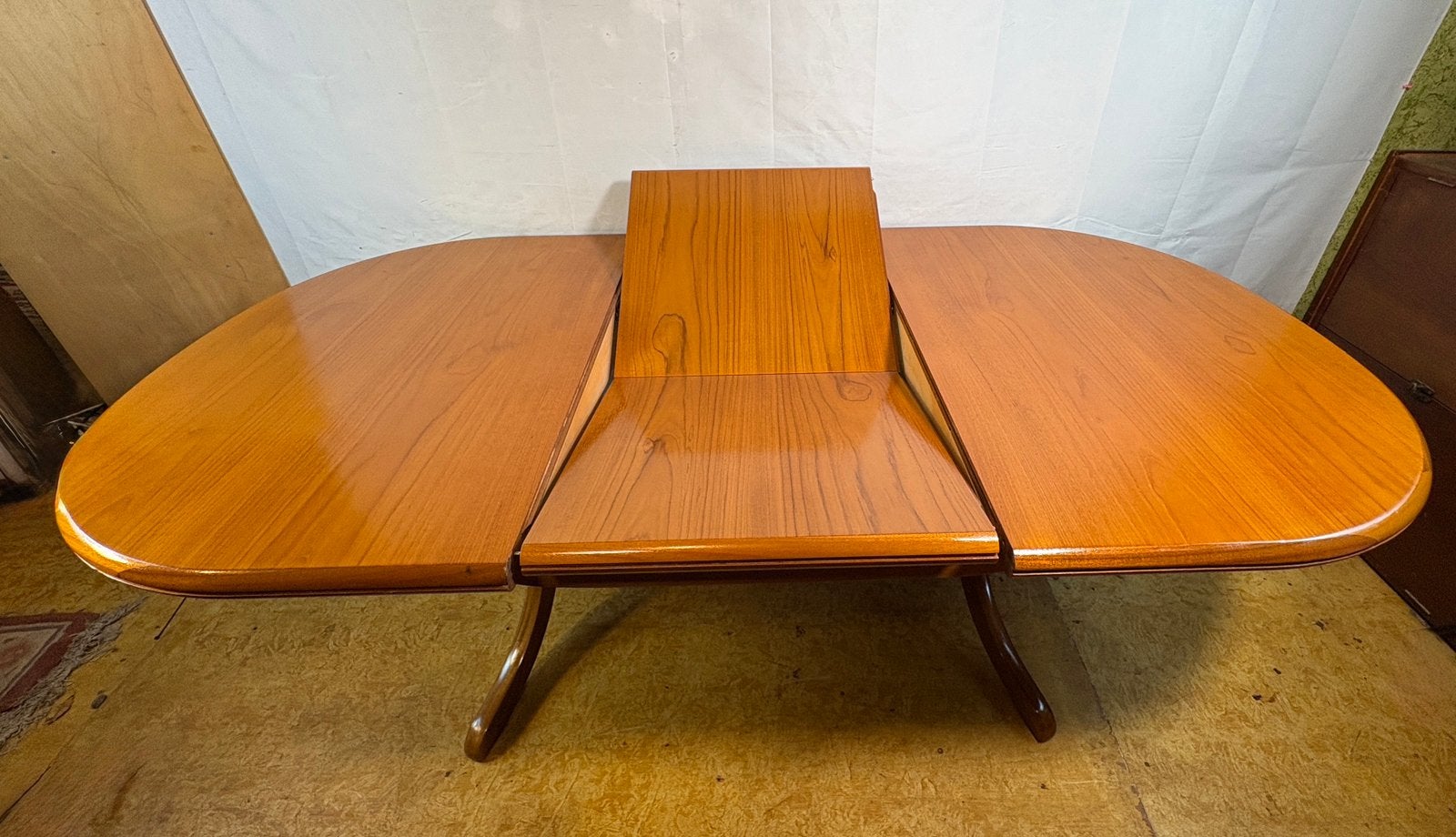 Foto 10 van Gratis bezorgingMidCenturyOvaleTeakUitschuifbareEettafel1960