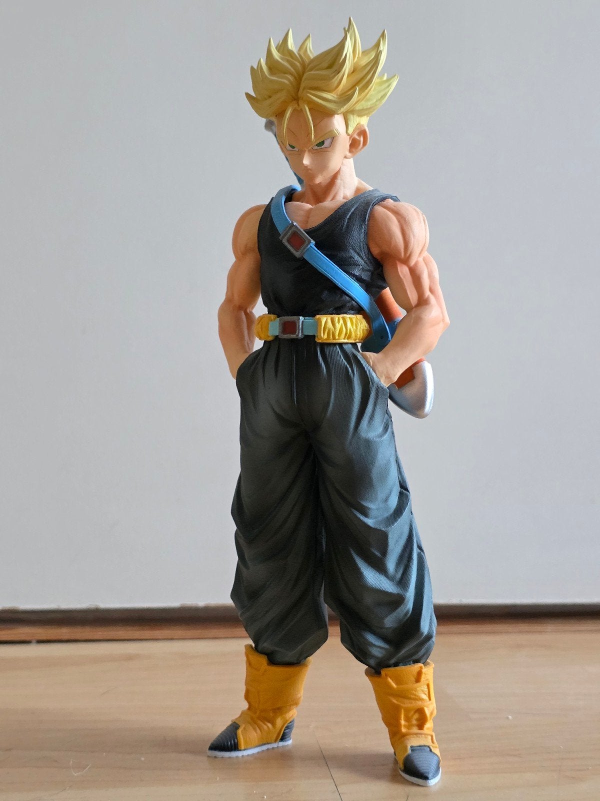 Future Trunks Super Saiyan figuur te koop.  25 CM, Ophalen, Zo goed als nieuw