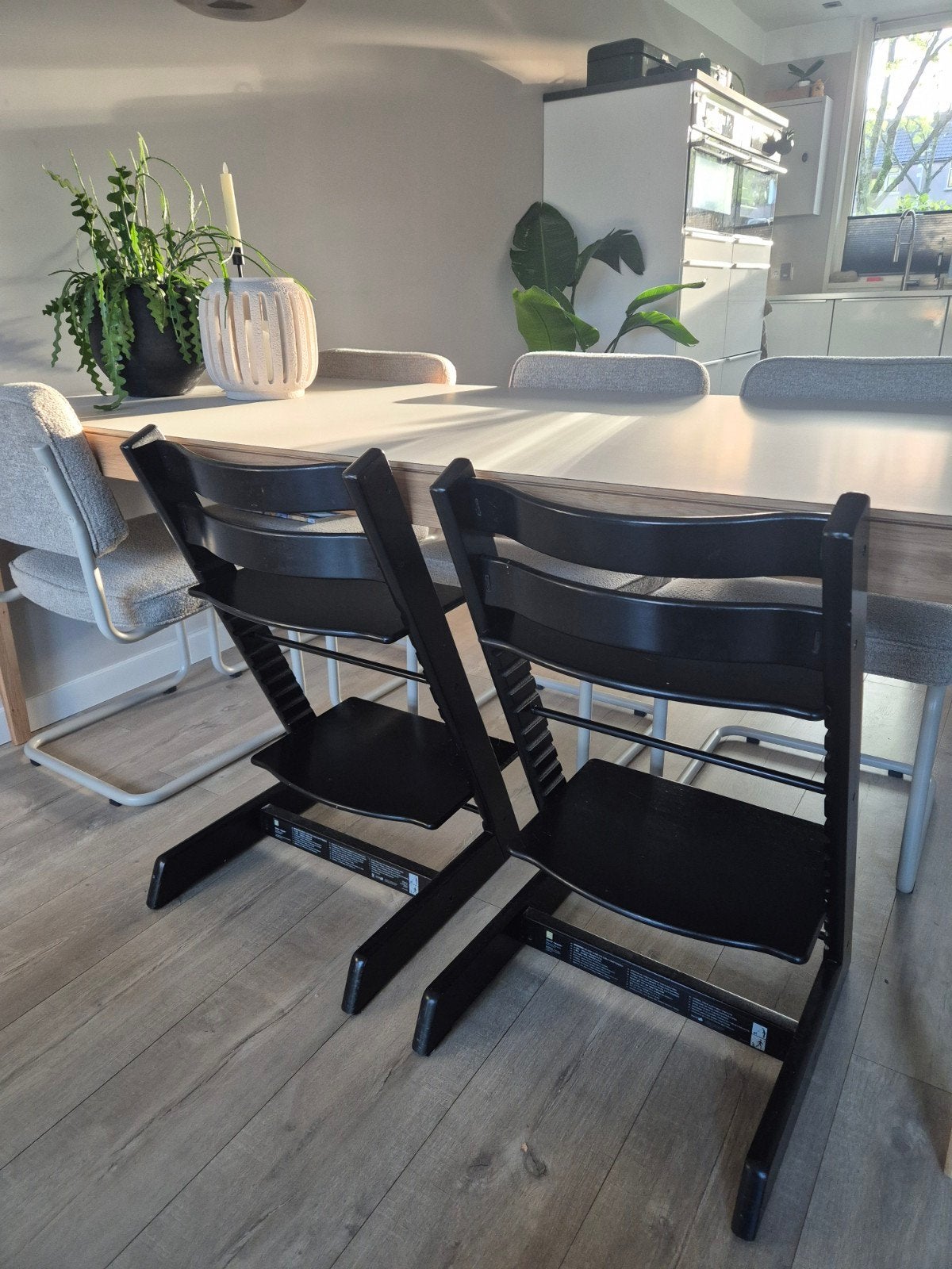 stokke kinderstoel zwart 2x, Ophalen, Gebruikt, Meegroeistoel, Gordel(s)