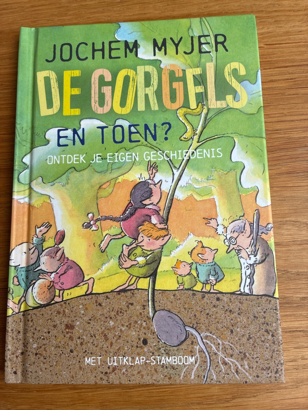 Jochem Myjer - De Gorgels en toen? (met uitklap-stamboom), Ophalen of Verzenden, Nieuw, Fictie algemeen