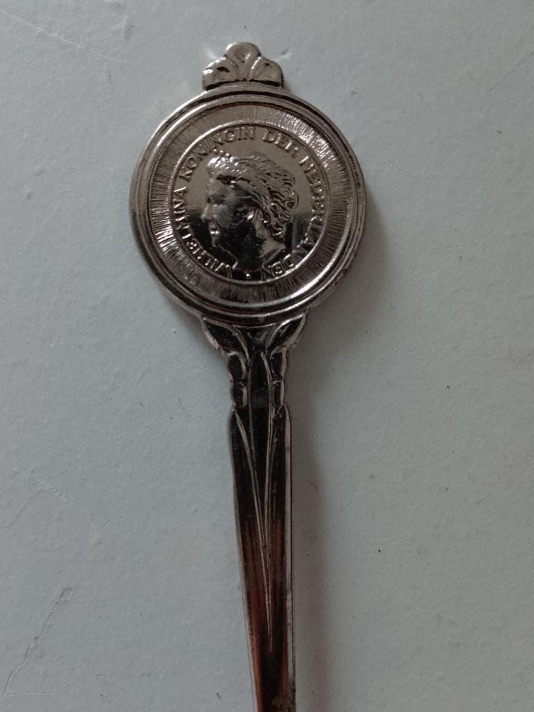 Vintage KWF Theelepeltje Koningin Wilhelmina (Munt-ontwerp), Ophalen of Verzenden, Zo goed als nieuw, Nederland, Speld(je) of Lepel(tje)