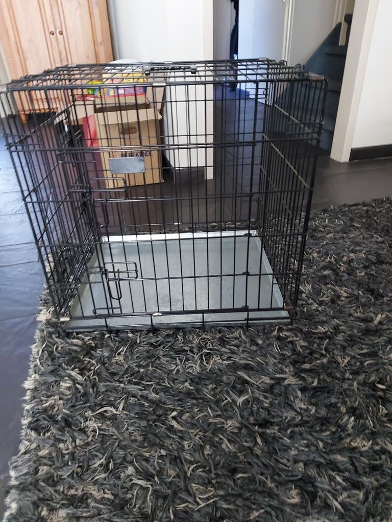 Mooie honden bench 2 deurtjes, Dieren en Toebehoren, Ophalen of Verzenden, Zo goed als nieuw, 75 tot 110 cm, Minder dan 65 cm