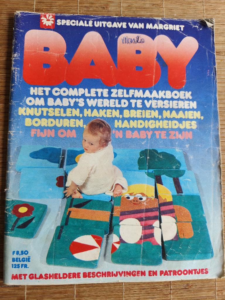 BABY - BORDUREN  - BREIEN - HAKEN - NAAIEN ENZ.....1980, Ophalen of Verzenden, Gebruikt, Patroon