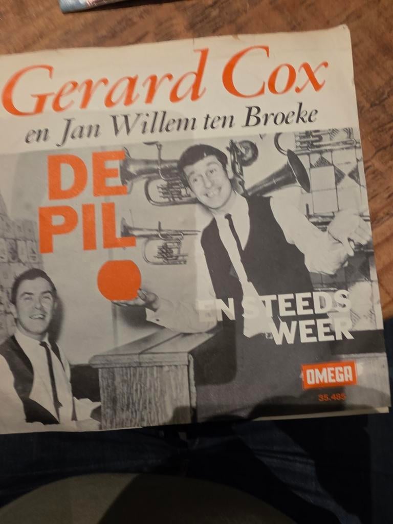 Gerard Cox & Jan Willem ten Broeke - De Pil / En Steeds Weer, Gebruikt, 7 inch, Single, Ophalen of Verzenden