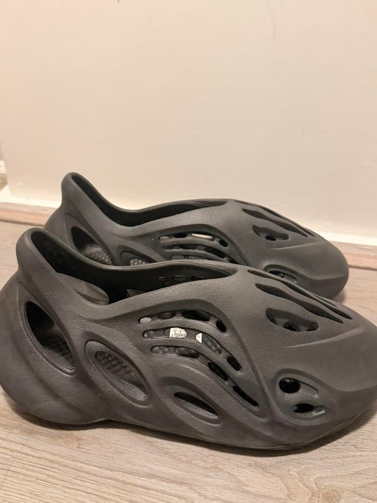 Yeezy Foam Runners Size EU 43, Kleding | Heren, Schoenen, Slippers, Zwart, Ophalen of Verzenden, Gedragen