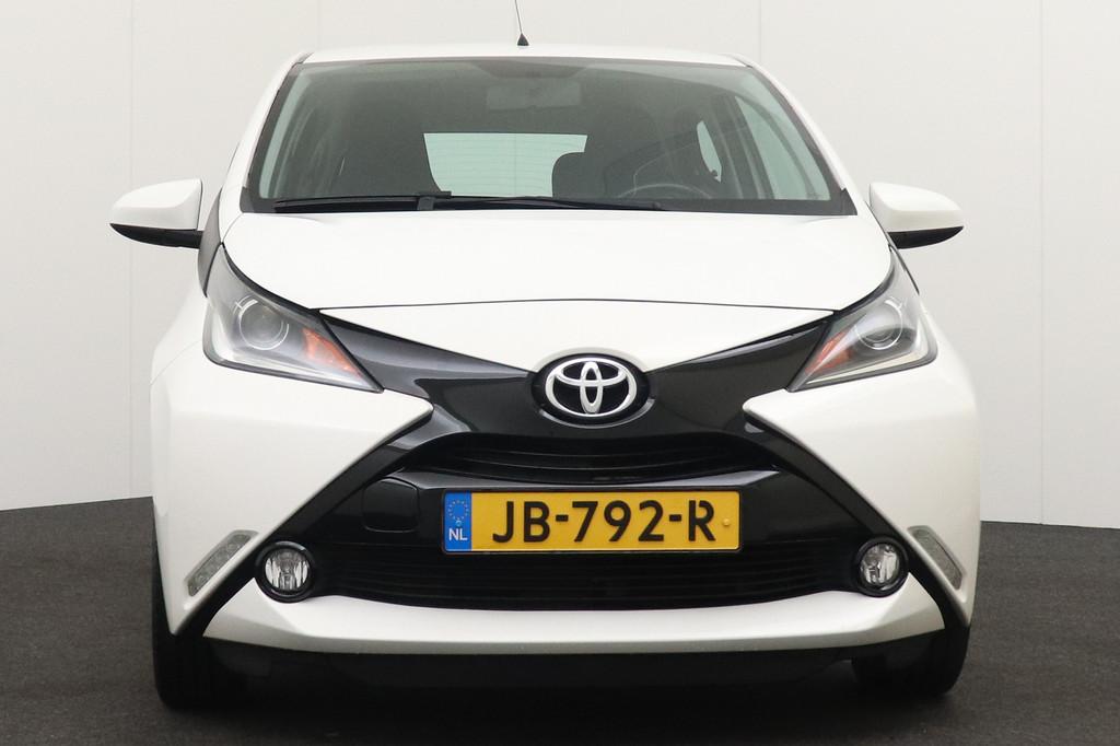 Toyota Aygo 1.0 Aut. VVT-i X-play Sport Camera Bluetooth LED, Stof, Gebruikt, 4 stoelen, Wit