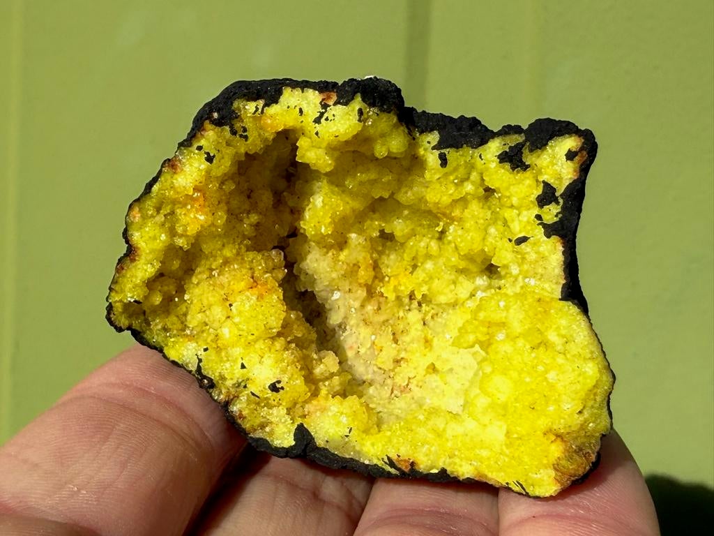 Powerboll geode mineralen fluorescerende UVActief, Ophalen of Verzenden, Mineraal