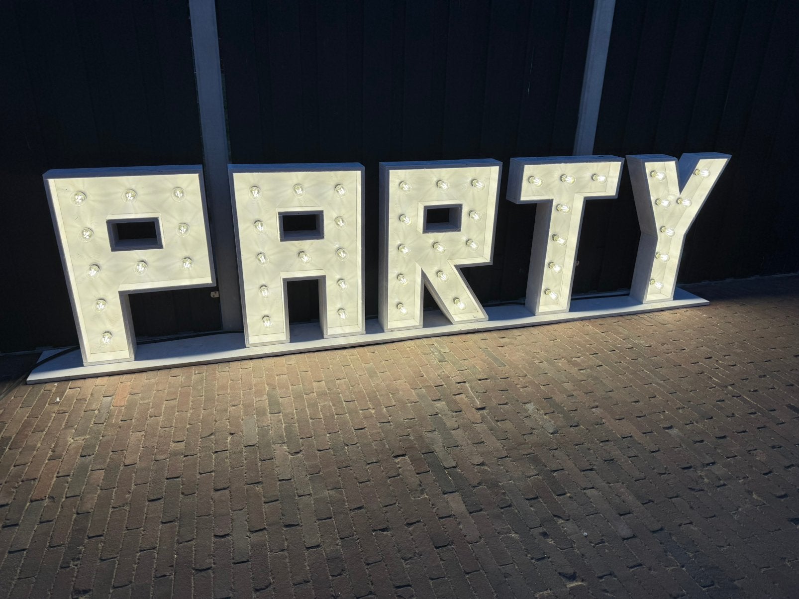Verlichte letters PARTY, Ophalen, Zo goed als nieuw, Versiering, Verjaardag