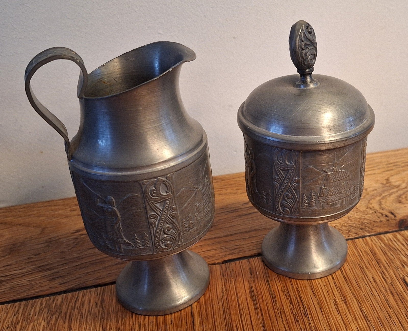 Vintage Tinnen Suikerpot en Melkkan met Noorse Motieven, Antiek en Kunst, Antiek | Tin, Ophalen of Verzenden
