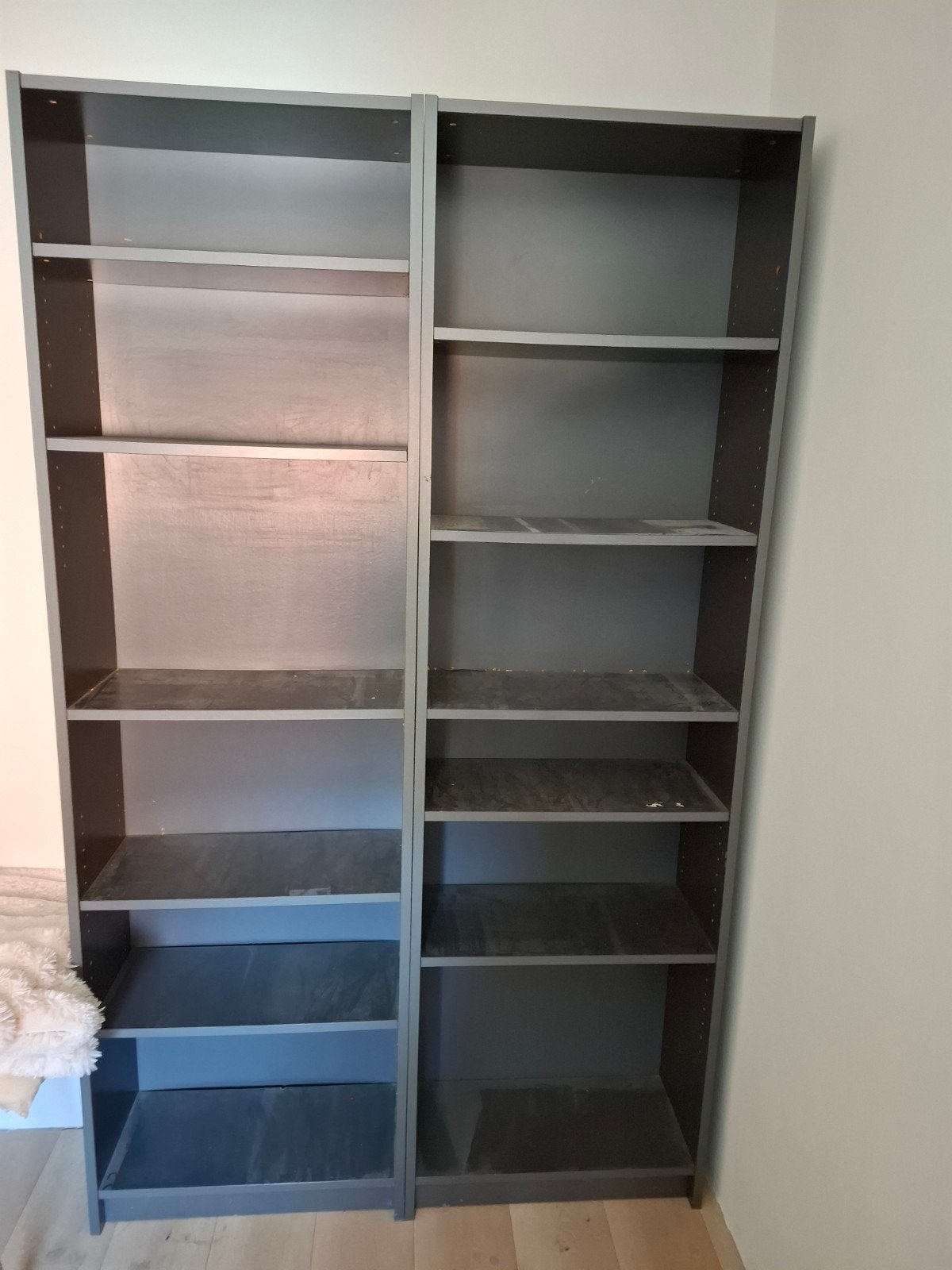 Te koop 2 IKEA Billy boekenkasten antraciet grijs
2 stuk, Ophalen, Gebruikt