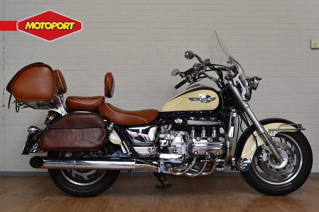 Honda GL 1500 C2 F6C Flat Six Valkyr (bj 1998), Dorneveld 180-184
B-1731  Zellik, BE, Honda Motor Europe, Chopper, Bedrijf