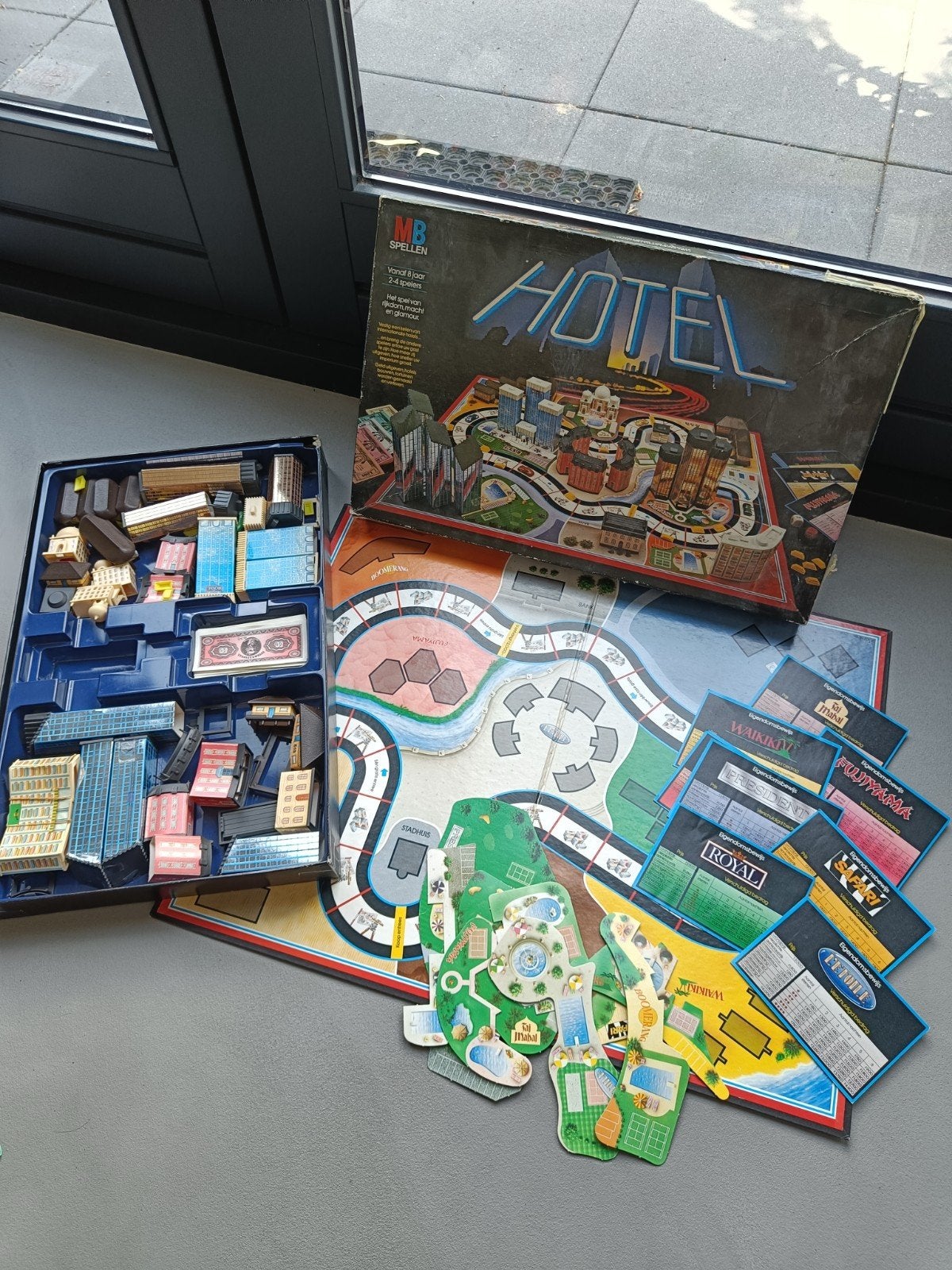 Hotel bordspel MB Spellen - Klassiek vastgoedspel, Drie of vier spelers, Ophalen of Verzenden, Gebruikt, MB Spellen