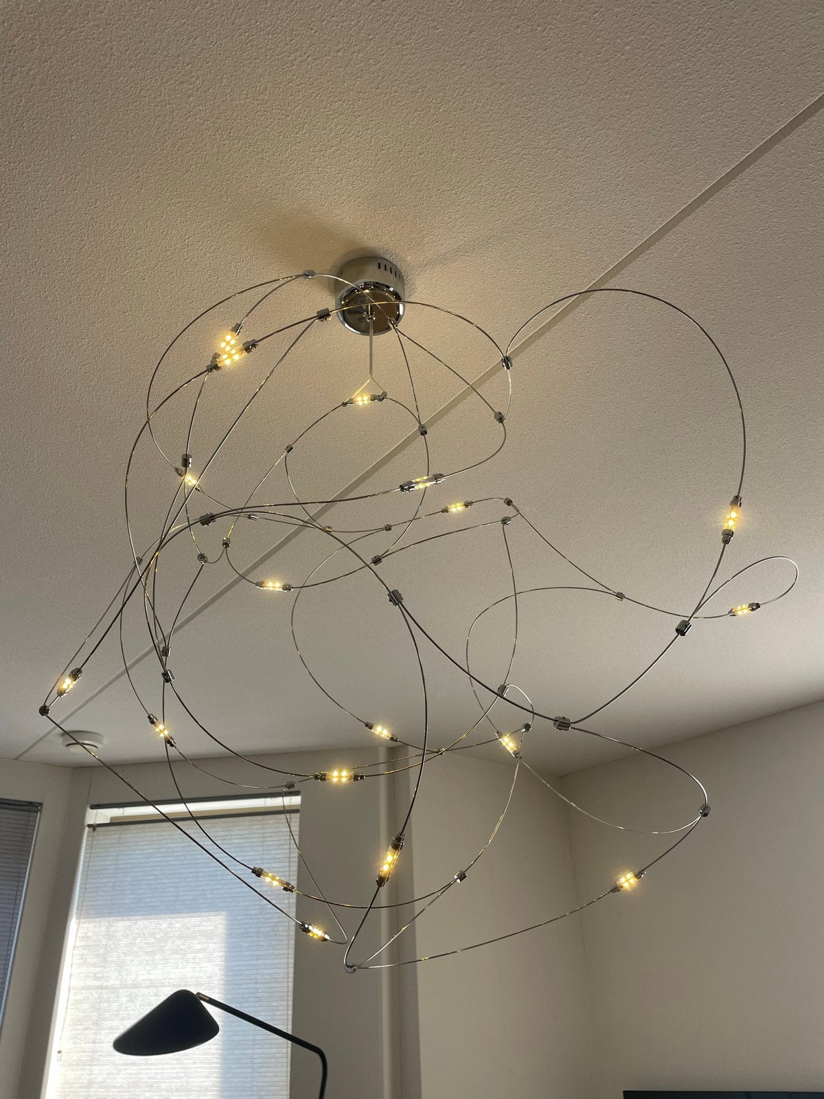 Moderne LED hanglamp - geinspireerd op Flock Lamp Design, Huis en Inrichting, Lampen | Hanglampen, Ophalen, Nieuw, Metaal, Overige fittingen