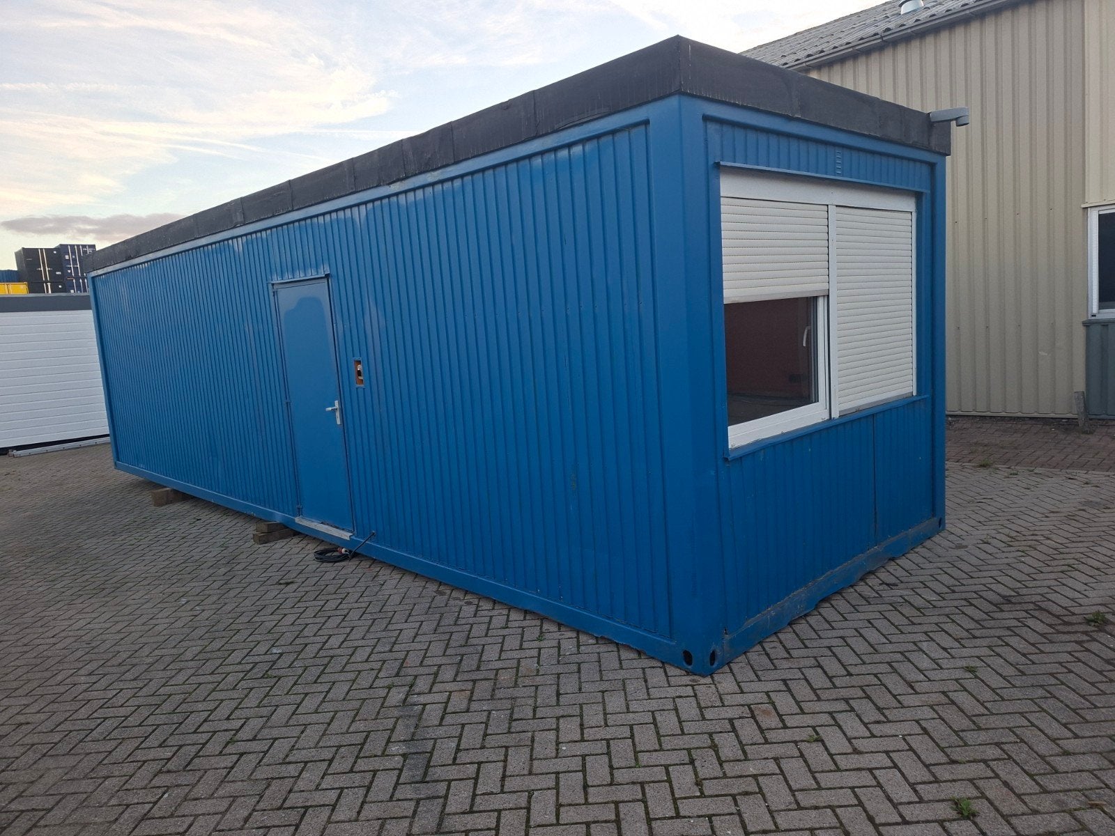 Woonunit 9 x 3 met badkamer, keuken en slaapkamer, Ophalen