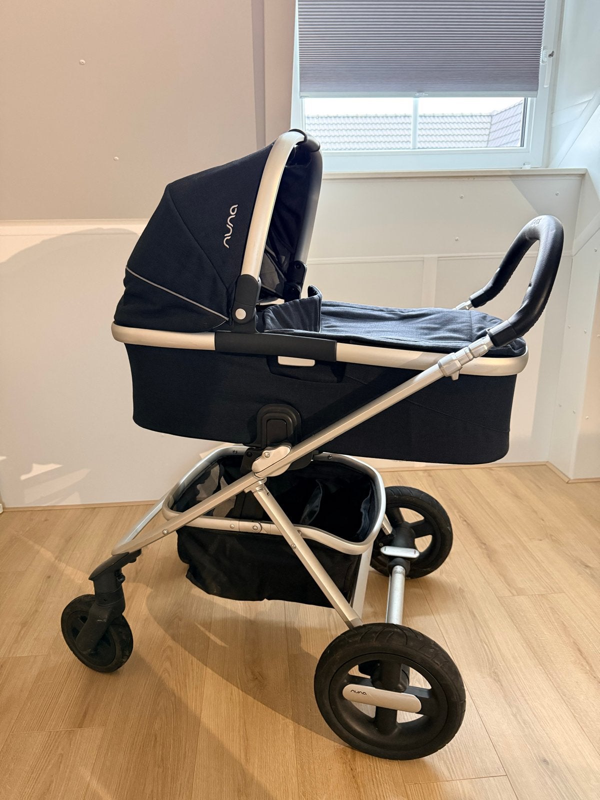 Nuna IVVI Savi kinderwagen met reiswieg en zitje, Zo goed als nieuw, Combiwagen, Met reiswieg, Ophalen