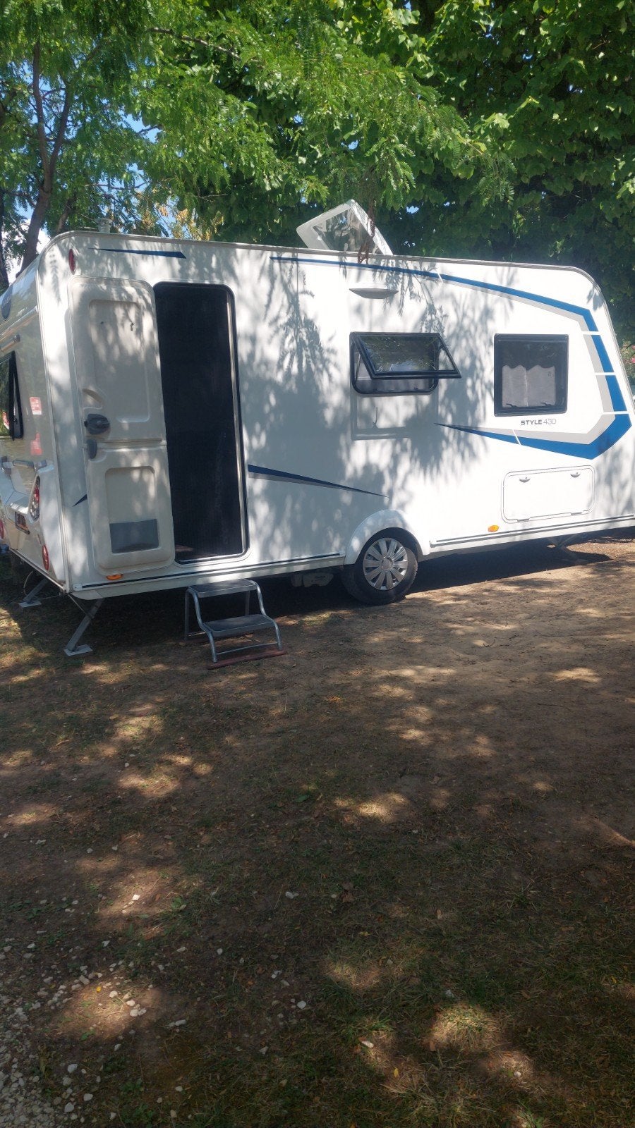 Caravalair Alba Style 430 caravan., Vast bed, Treinzit, Particulier, 5 tot 6 meter