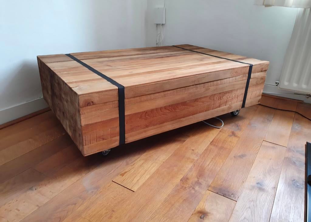 Robuuste houten salontafel op wielen 110 x 70 x 35, Ophalen, 100 tot 150 cm, Zo goed als nieuw, 75 tot 100 cm
