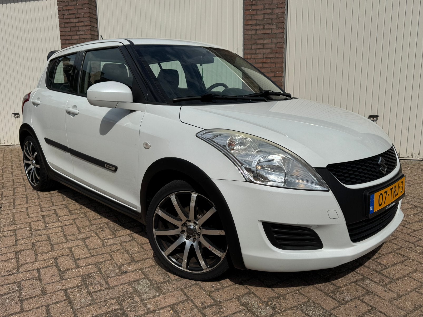 Suzuki Swift 1.2 5-D 2012 Wit | Airco | Stoelverwarming, Auto's, Voorwielaandrijving, Stof, 4 cilinders, 400 kg