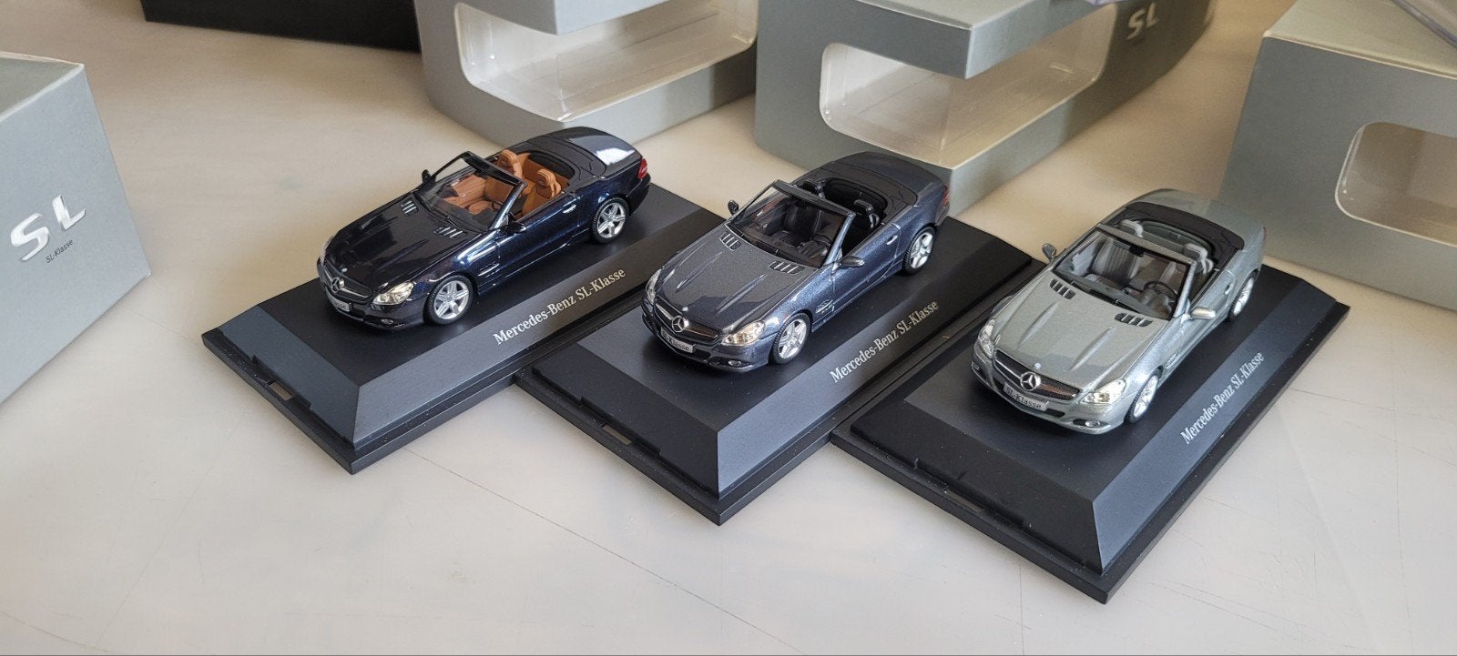 Minichamps Mercedes SL  zwart/grijs/zilver, Hobby en Vrije tijd, Ophalen of Verzenden, Zo goed als nieuw, Auto, MiniChamps