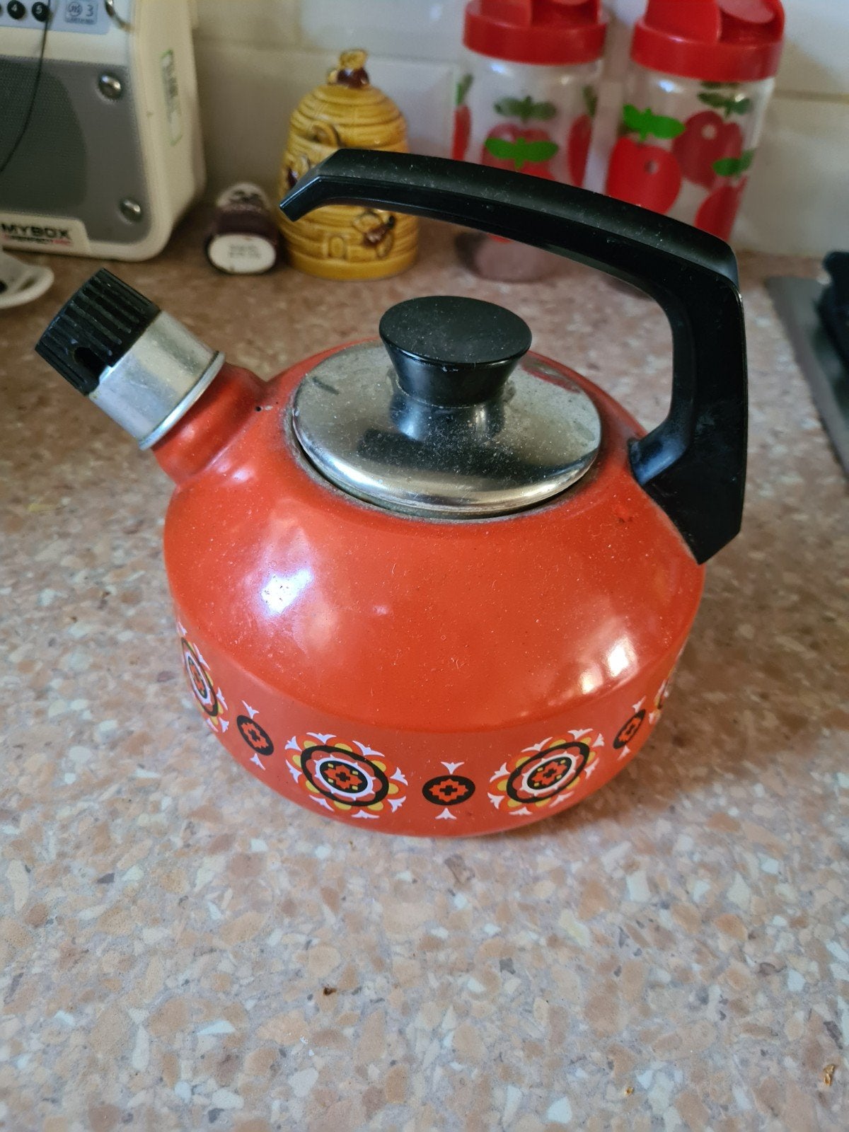 Vintage fluitketel oranje met bloemmotief, 1 tot 2 liter, Ophalen of Verzenden, Gebruikt