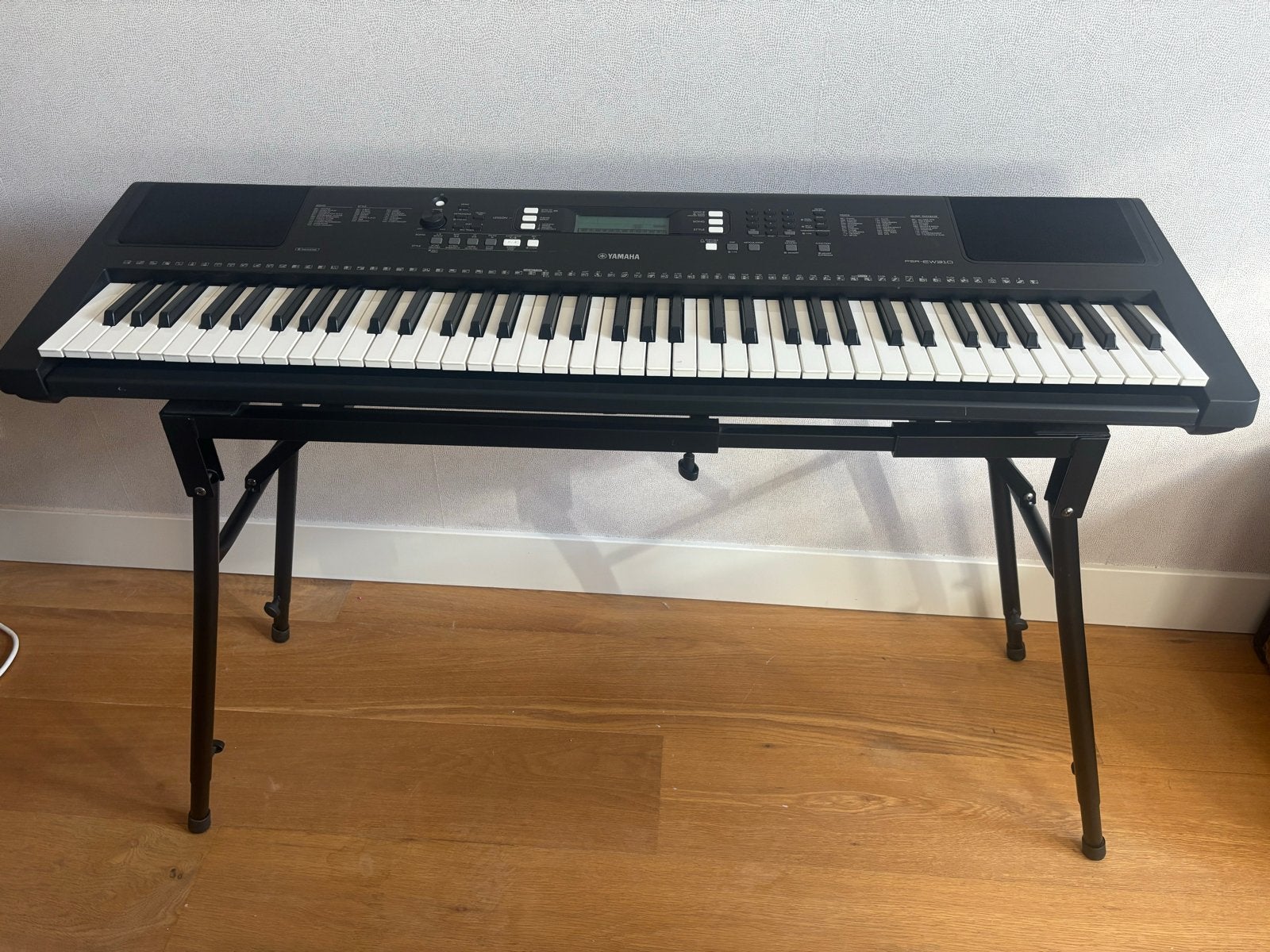 Yamaha PSR-EW310 Keyboard met standaard en adapter, Ophalen, Yamaha, Zo goed als nieuw, Aanslaggevoelig