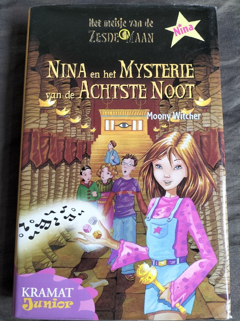 Nina en het Mysterie van de Achtste Noot, Boeken, Ophalen of Verzenden, Zo goed als nieuw, Moony Witcher, Fictie