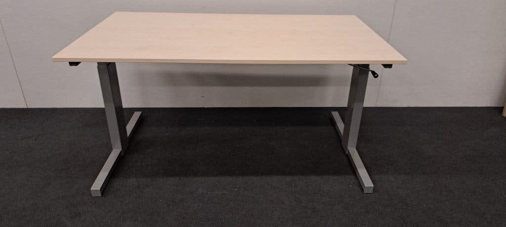 Slinger zit-zit bureau 140x80, H63 - 86cm, Ahorn, Aluminium, Huis en Inrichting, Bureaus, Gebruikt, Computerbureau, Overige merken