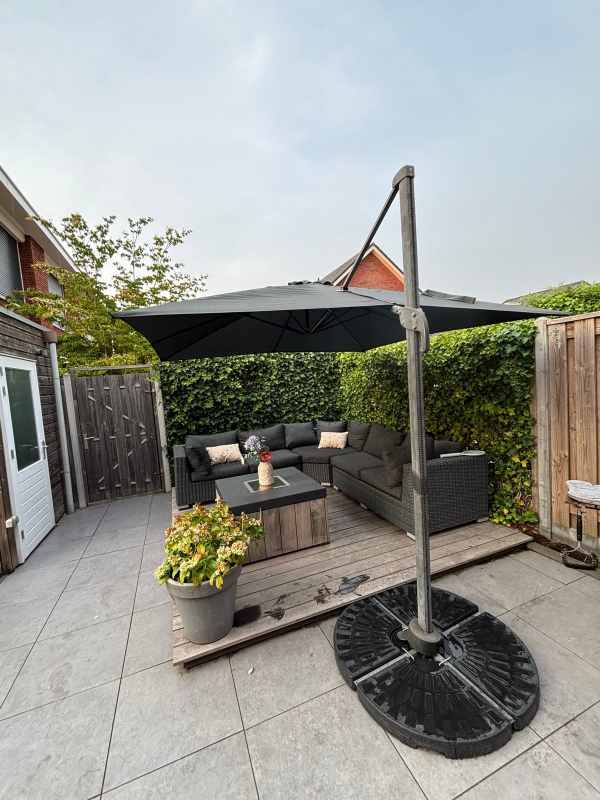 Mooie antraciete zweefparasol 3x3 meter, Tuin en Terras, Ophalen of Verzenden, Gebruikt, 3 tot 4 meter, Zweefparasol