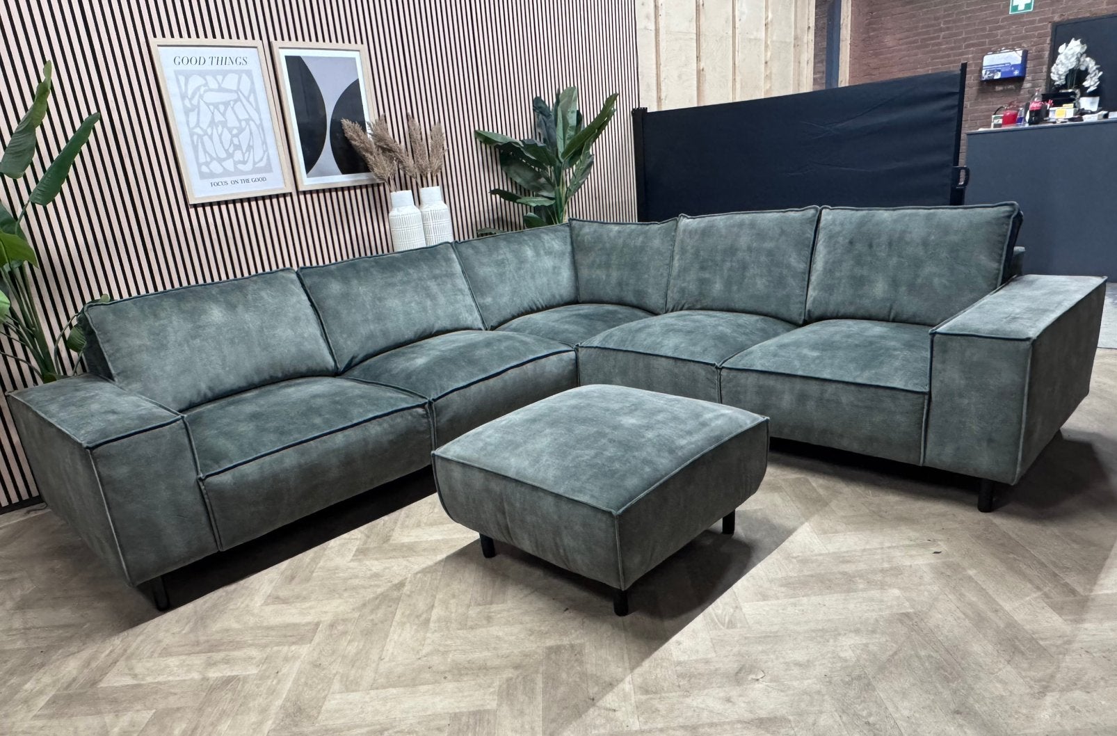 ZGAN XL Velvet Velours Hoekbank - Groen - 317 x 300, Huis en Inrichting, Luxe Velvet velours hoekbank groen groot loungebank chique