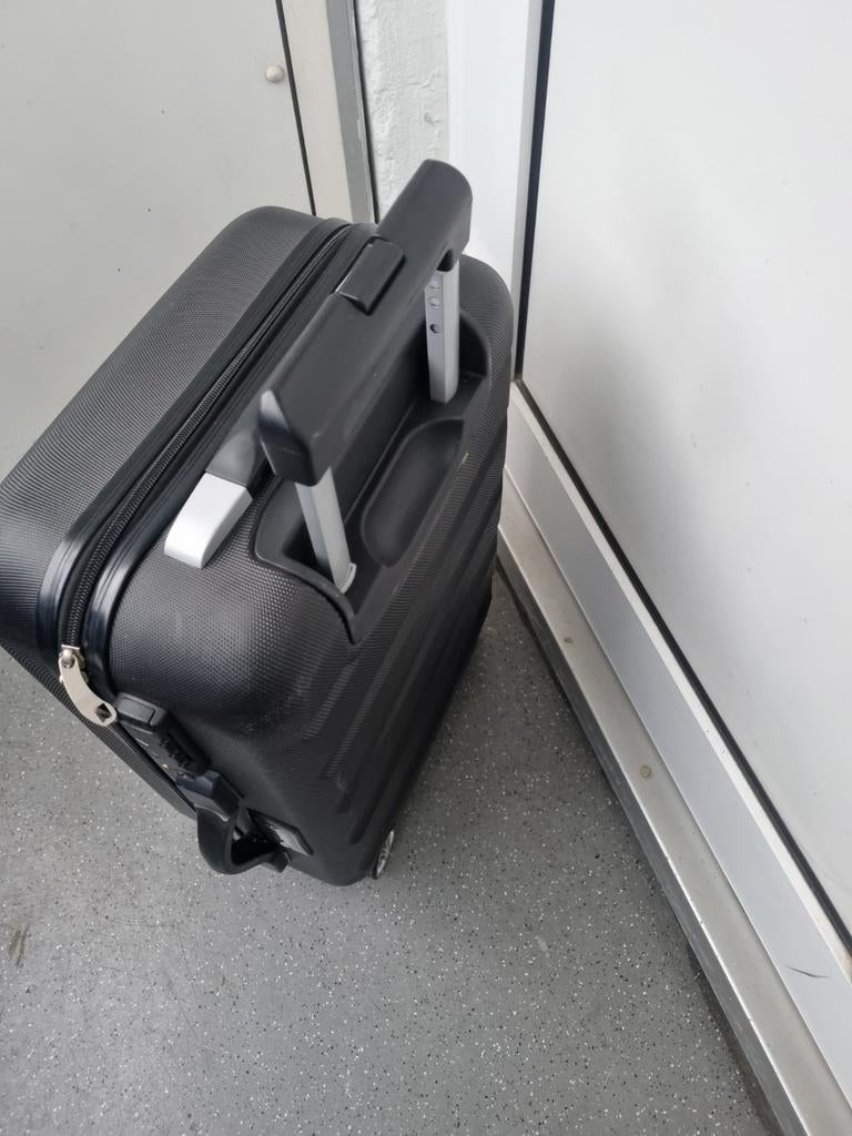 Koffer Handbagage 10 k bijna nieuwe, Sieraden, Tassen en Uiterlijk, Koffers, Ophalen of Verzenden
