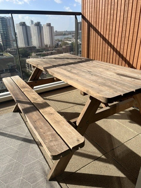 Gratis Stevige houten picknicktafel met opklapbare banken, Ophalen, Gebruikt, Rechthoekig, Hout