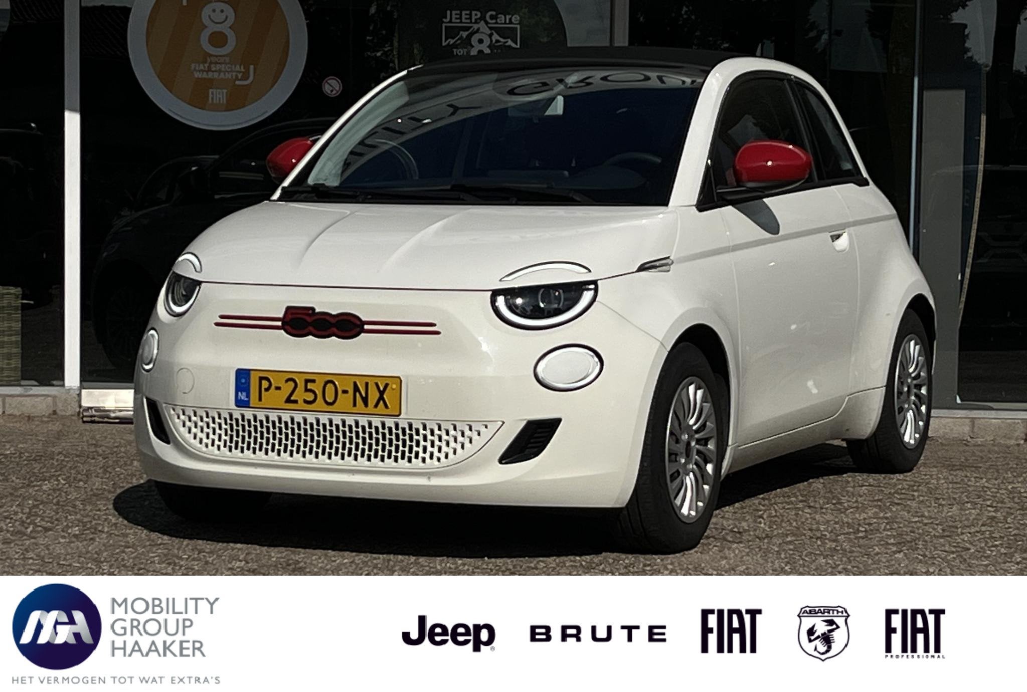 Fiat 500C RED Edition | Apple/Android | Verkeersbord detecti