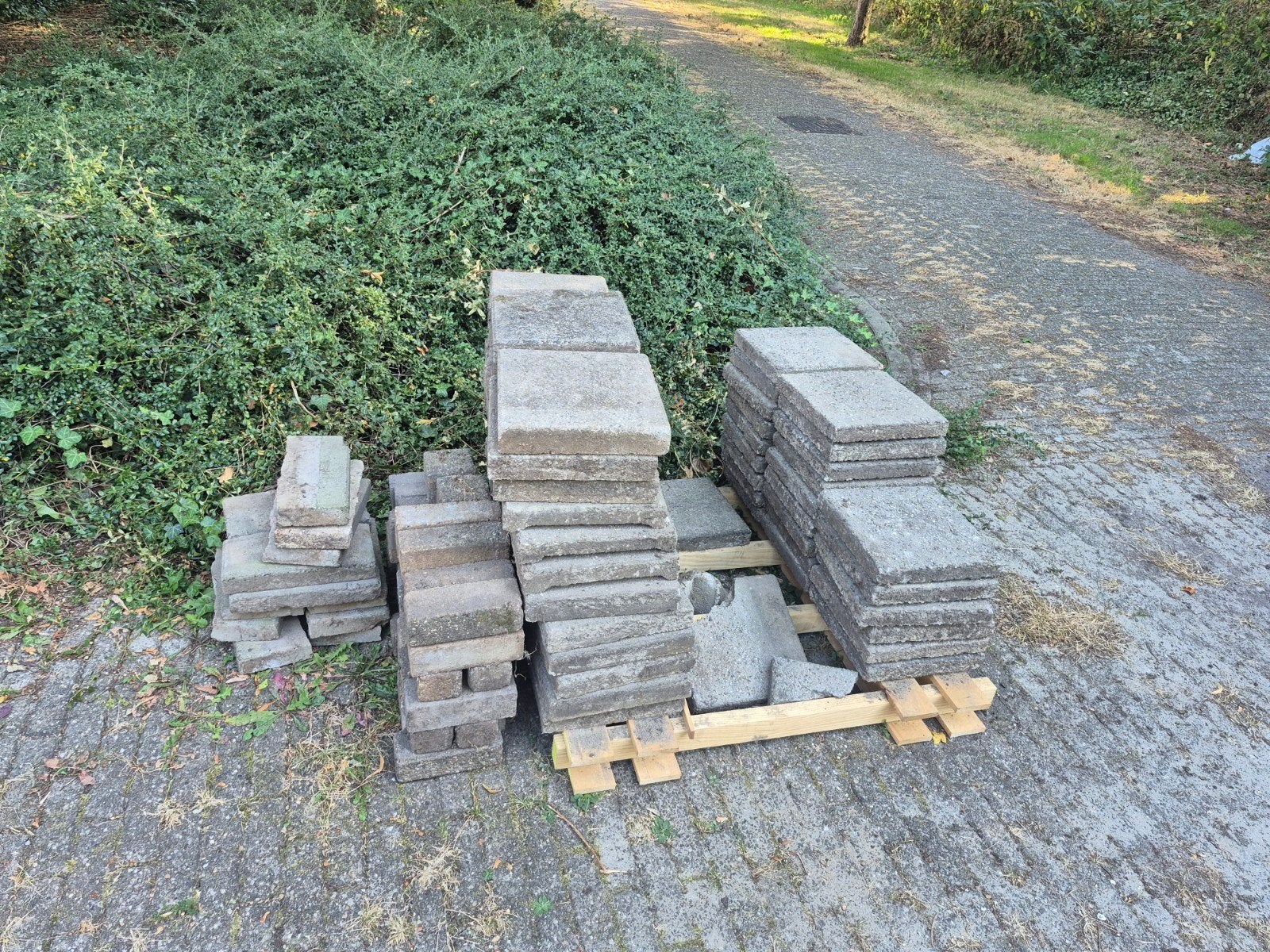 Gebruikte betontegels en klinkers, Gebruikt, Ophalen of Verzenden, 10 m² of meer, Beton